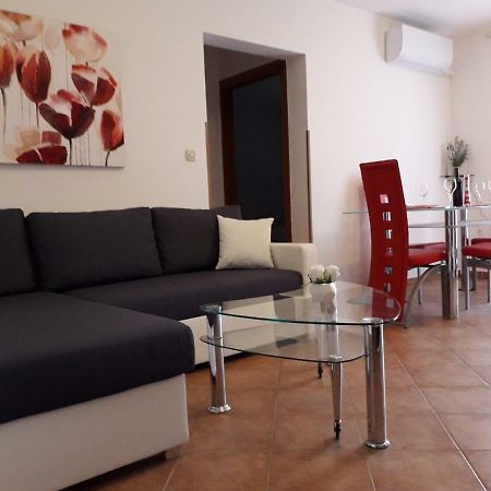 Apartman Lean Apartment Pula Exterior photo